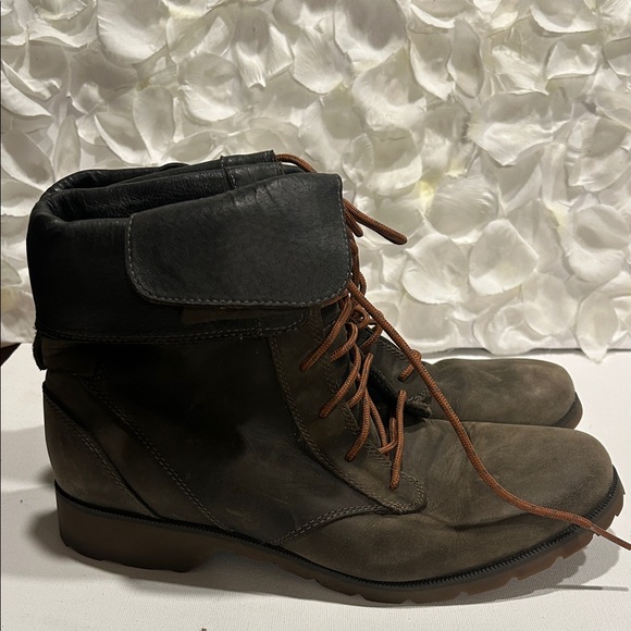 Teva Women's Gray Lace-Up Boots - Picture 2 of 4